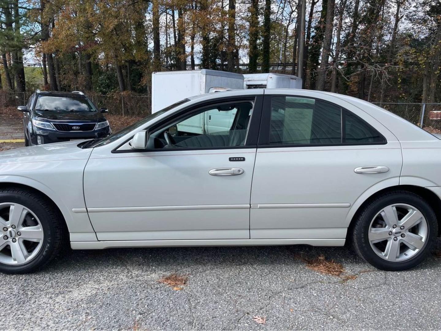 2006 white /gray Lincoln LS Ultimate (1LNFM87A06Y) with an 3.9 V8 engine, Automatic transmission, located at 5700 Curlew Drive, Norfolk, VA, 23502, (757) 455-6330, 36.841885, -76.209412 - Photo#4